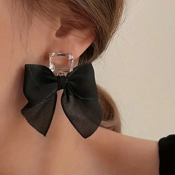 Elegant Black Bow Statement Earrings - Picture 1 of 3